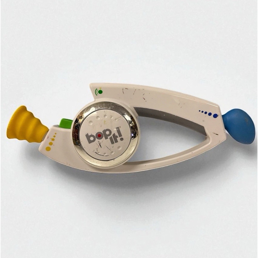 BOP IT! Talking Handheld Electronic Reflex Game White‎ 2008 Hasbro *read